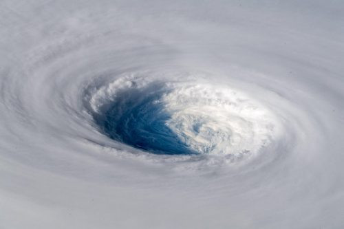Hình ảnh mắt bão khổng lồ của siêu bão Trami nhìn từ Trạm Vũ trụ Quốc tế