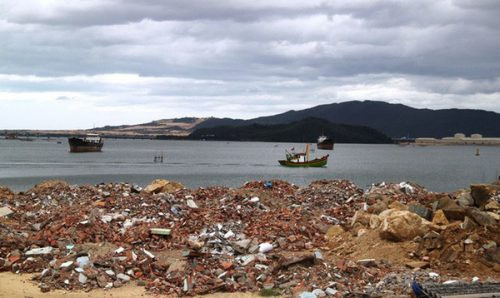 Bình Định: Ngang nhiên đổ đất đá lấp đầm Thị Nại, doanh nghiệp bị phạt 300 triệu đồng