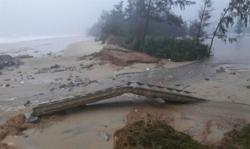 Thừa Thiên Huế: Hơn 30km bờ biển bị sạt lở nghiêm trọng