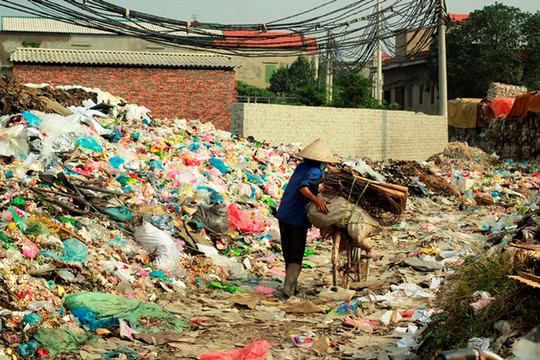 Đẩy mạnh xử lý rác thải rắn nông thôn ở Điện Biên
