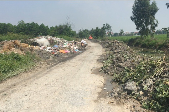 Đông Anh (Hà Nội): Dân khốn khổ vì bãi rác tự phát