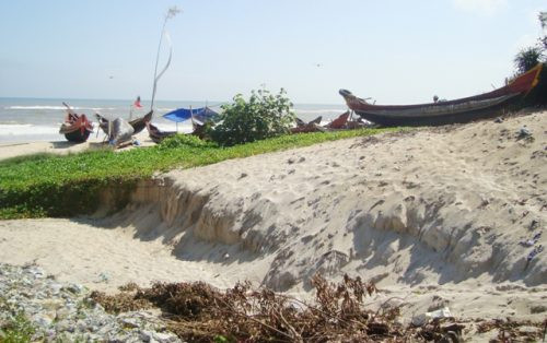 Thừa Thiên Huế: Sạt lở bờ biển nghiêm trọng