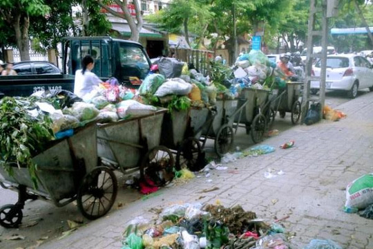 TP.HCM: Vận động người dân không xả rác ra đường, kênh rạch