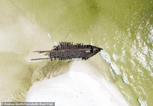 Siêu bão Michael đi qua làm “lộ xác” tàu cổ 120 năm tuổi ở Mỹ