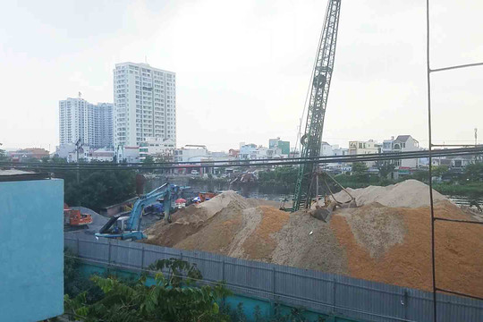 Quận 4, TP. Hồ Chí Minh (Bài 1):  Người dân khốn khổ vì Cảng cát Tôn Thất Thuyết hoạt động gây ô nhiễm môi trường