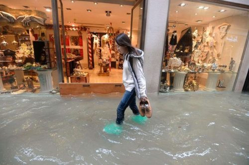Italy: Thành phố ngập lụt, 5 người thiệt mạng