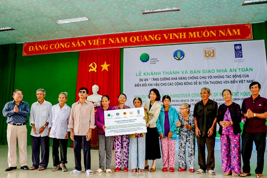 107 căn nhà an toàn được bàn giao cho người dân tỉnh Thừa Thiên Huế