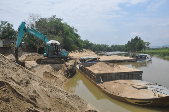 Quảng Nam: Cần xử lý nghiêm nạn khai thác cát trái phép ở bãi bồi sông Thu Bồn