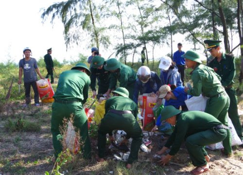 Bộ đội Biên phòng Thừa Thiên Huế tích cực hưởng ứng chiến dịch “Hãy làm cho thế giới sạch hơn”