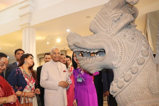 Tổng thống Ấn Độ tham quan Bảo tàng Điêu khắc Chăm Đà Nẵng