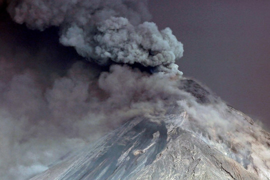 Núi lửa Fuego, Guatemala phun trào, hàng ngàn người phải sơ tán
