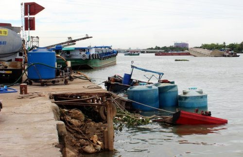 Đồng Nai: Sau sự cố tàu hóa chất bị chìm, người dân lo lắng vì nguy cơ ô nhiễm