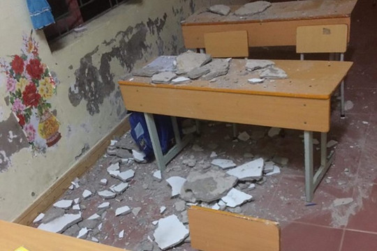 Hải Phòng: Trần nhà bất ngờ sập, 3 học sinh lớp 1 nhập viện cấp cứu