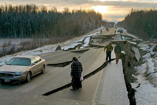 Hơn 1.000 cơn dư chấn làm rung chuyển Alaska sau động đất 7 độ richter
