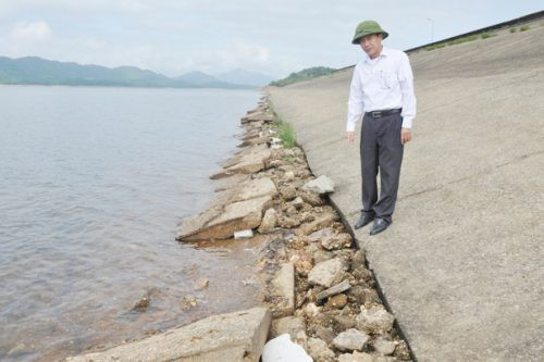 Hà Tĩnh: Sạt lở nghiêm trọng tại chân đập hồ Kẻ Gỗ