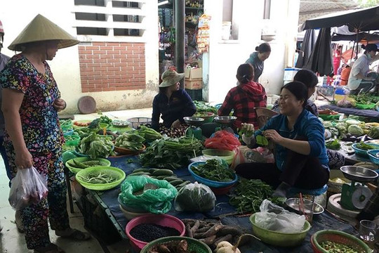 Giá rau, củ tại Đà Nẵng tăng mạnh sau mưa lớn