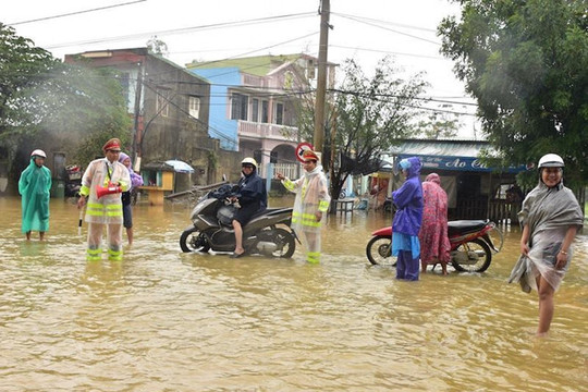 Người dân Quảng Nam hoang mang vì hồ Phú Ninh xả lũ khi nước chưa rút hết