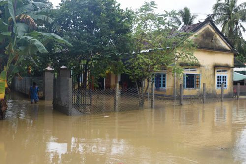 Bình Định, Quảng Ngãi thiệt hại nặng nề do mưa lũ