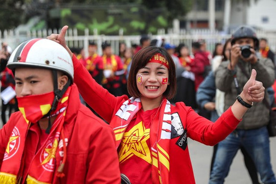 Chung kết lượt về AFF CUP 2018: Hà Nội nhuộm đỏ đường phố trước giờ bóng lăn