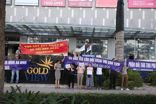 Quận 4 (TP. Hồ Chí Minh): Cư dân chung cư The Gold View tố chủ đầu tư “thu phí cao, quản lý tồi”, vệ sinh môi trường không đảm bảo