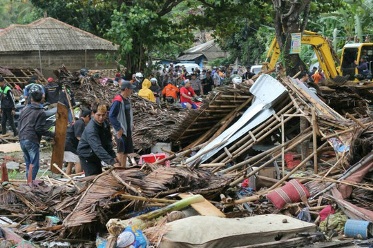 Sóng thần Indonesia: 222 người chết, hơn 800 người bị thương