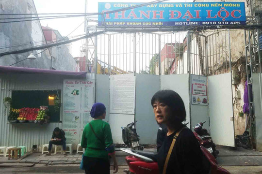 Phường Hàng Bồ (Hoàn Kiếm, Hà Nội): Công trình 52, 54, 56 Hàng Bồ mới thi công làm lún nứt nhà dân, gây ô nhiễm môi trường