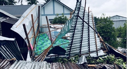 Phú Quốc: Mưa giông làm sập 2 căn nhà, 1 người bị thương