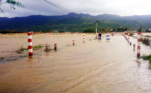 Sông Côn: Ngập chìm trong lũ, nhiều khu dân cư bị chia cắt