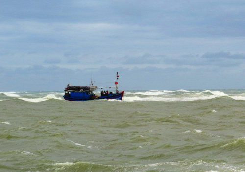 Bình Định: Cứu nạn thành công 10 ngư dân trên tàu cá BĐ 99047 TS