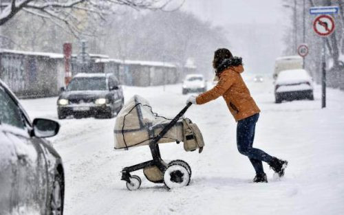 Châu Âu: Tuyết rơi dày kỉ lục khiến ít nhất 14 người thiệt mạng