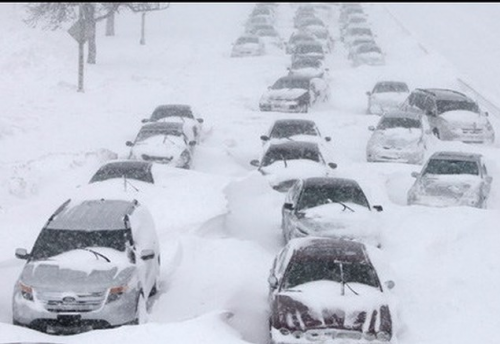 Mỹ: Tuyết rơi dày tới 45cm khiến giao thông bị gián đoạn