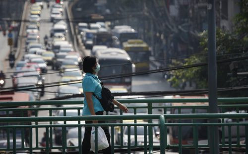 Nhu cầu mua khẩu trang ở Bangkok tăng cao do không khí ô nhiễm nặng