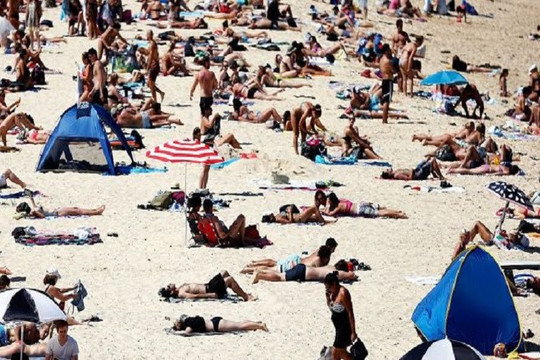 Úc nắng nóng kỷ lục, người dân vật vã