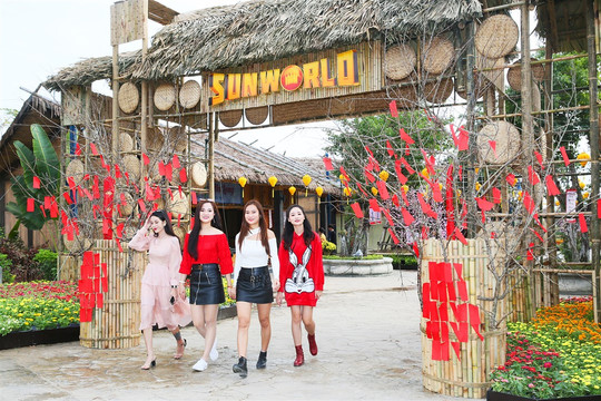 Khám phá không gian tết xưa ấm áp tại lễ hội hoa Sun World Halong Complex