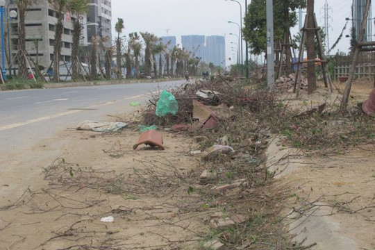 Tây Hồ, Hà Nội: Kinh hoàng con đường bụi bẩn, nhếch nhác