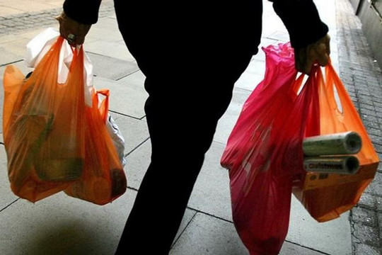 TP. Hồ Chí Minh: Phấn đấu giảm 65% lượng túi nilon tại các siêu thị