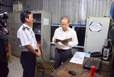 Thừa Thiên – Huế: Chủ tịch UBND tỉnh kiểm tra đột xuất công tác phòng chống dịch tả lợn Châu Phi lúc nửa đêm