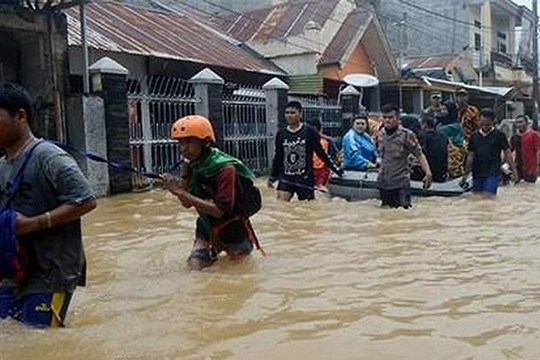 Lũ lụt tấn công miền Đông Indonesia