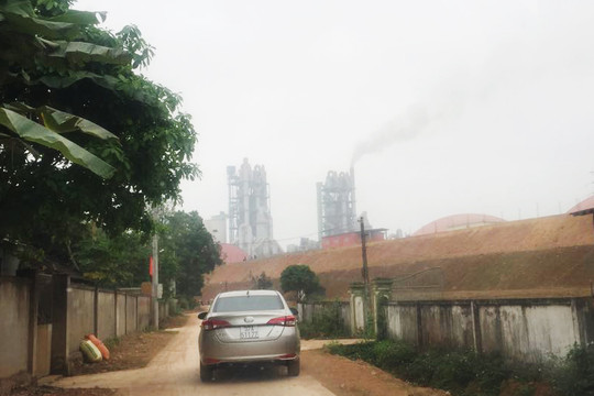 Nghệ An: Bài 1- Người dân đang “chết mòn” vì sống cạnh Nhà máy xi măng Sông Lam ô nhiễm