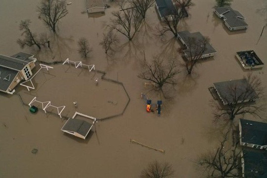 Mỹ: Lũ lụt khiến 74 thành phố phải ban bố tình trạng khẩn cấp