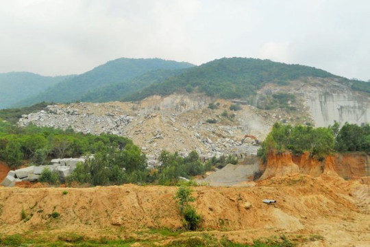 Khai thác đá làm hủy hoại cảnh quan, môi trường ở Phù Cát (Bình Định)