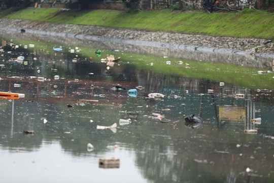 Nước thải đô thị: Vấn đề nhức nhối của Hà Nội