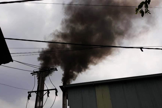 Quận 12 (Tp. Hồ Chí Minh): Công ty Lâm Gia và công ty Gia Hân đua nhau xả khói “bức tử” môi trường, người lao động kêu cứu