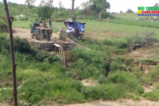 Đắk Lắk: Cát tặc ngang nhiên lộng hành trên nhiều khúc sông tại huyện M’Đrắk, chính quyền có vô can?