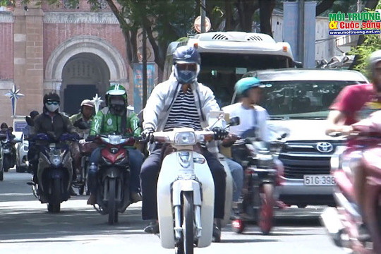 Tp. Hồ Chí Minh: Nắng nóng gay gắt khiến cuộc sống người dân bị đảo lộn