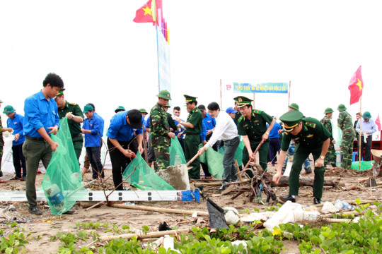 Ninh Bình: Phát động chiến dịch "Hãy làm sạch biển"