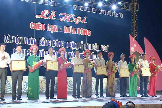 Quảng Bình: Lễ hội “Chèo cạn, Múa bông” – Nét văn hóa đặc sắc của ngư dân vùng biển Bảo Ninh