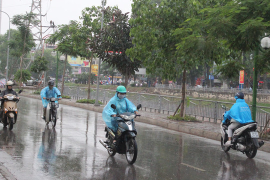 Dự báo thời tiết ngày 2/5: Hà Nội và Bắc bộ tiếp tục có mưa rào và dông