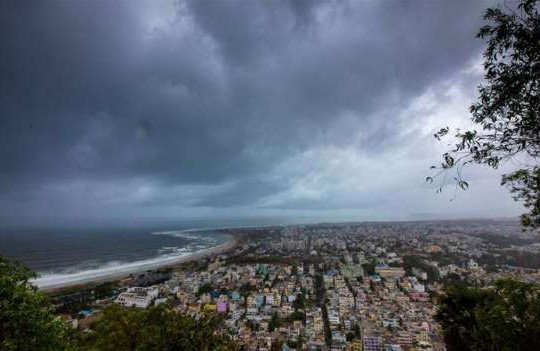 Ấn Độ: Người dân sơ tán khẩn cấp trước siêu bão nhiệt đới Fani chuẩn bị đổ bộ