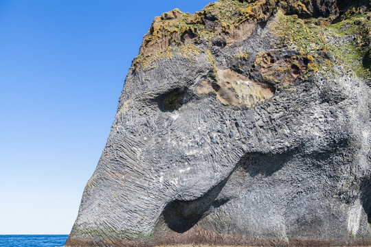 Khám phá ghềnh đá đĩa khổng lồ có hình dạng giống con voi ở Iceland